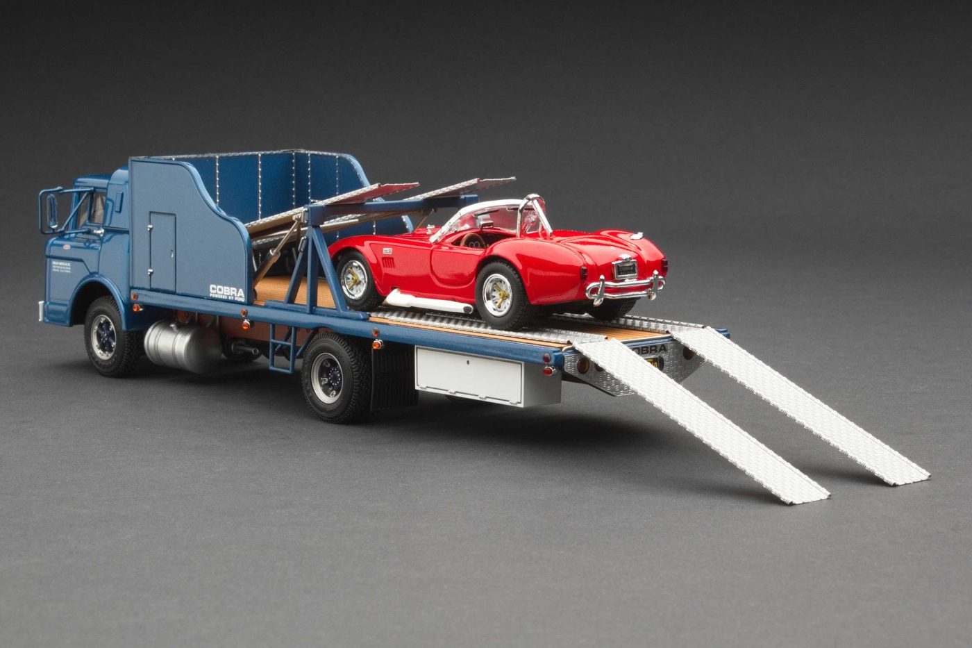 Shelby Transporter with Shelby Cobra 427 | Guardsman Blue - Image 2