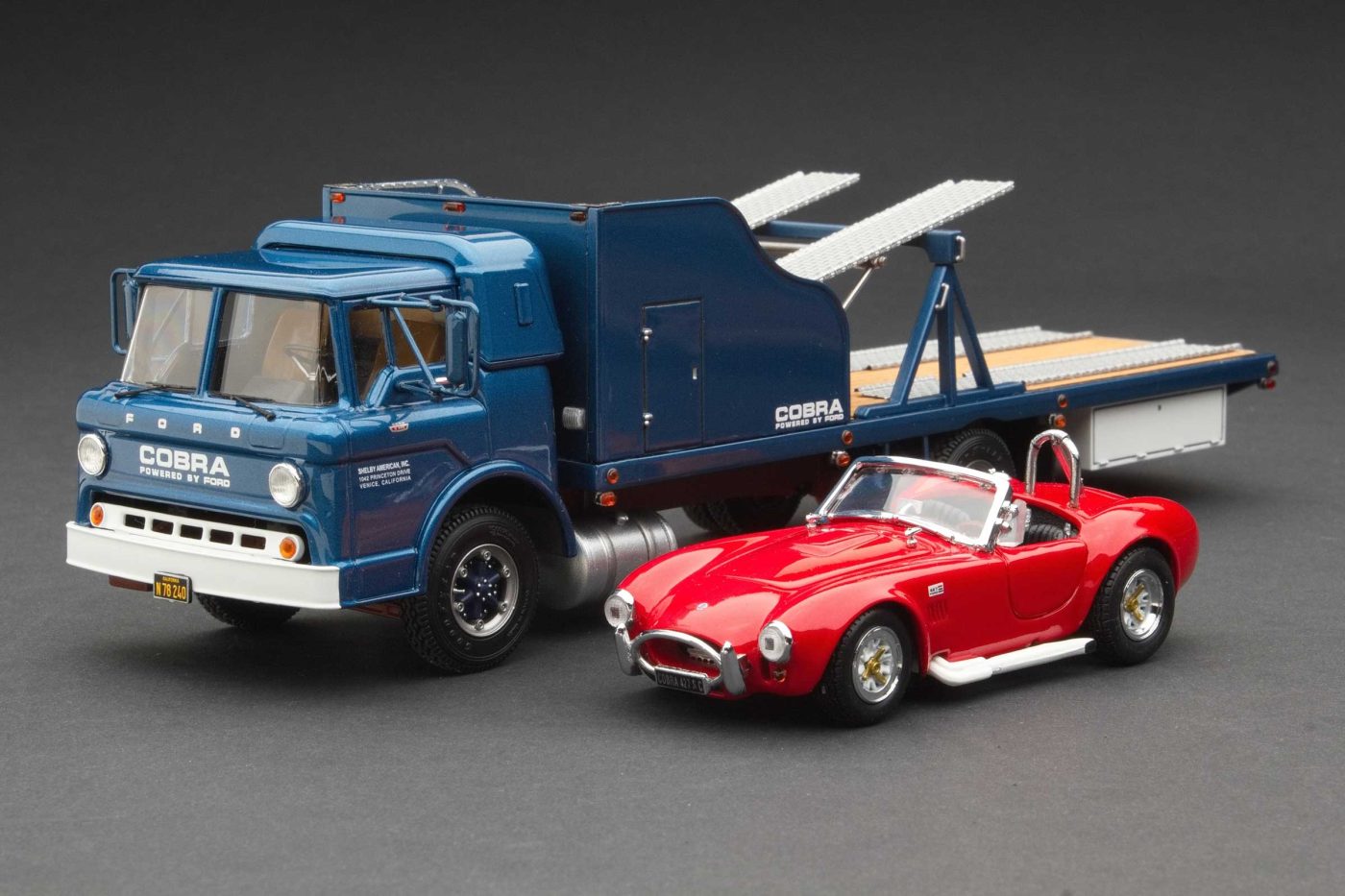 Shelby Transporter with Shelby Cobra 427 | Guardsman Blue